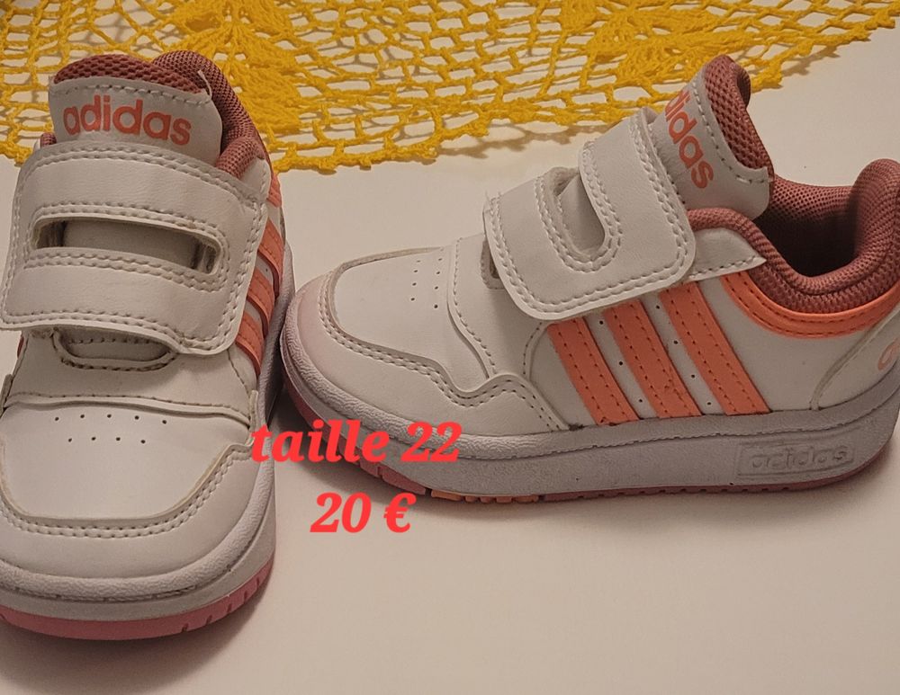 Baskets Adidas taille 22 Chaussures enfants