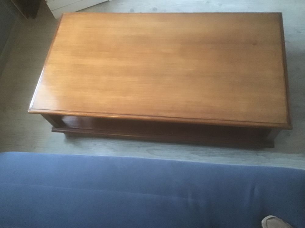 Table basse
Maison colonial
Meubles