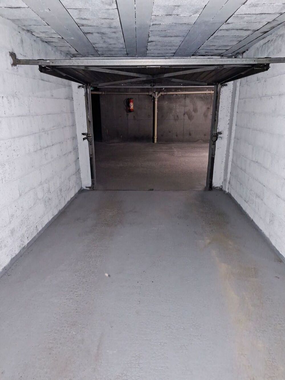 Location Parking/Garage Box parking Pantin