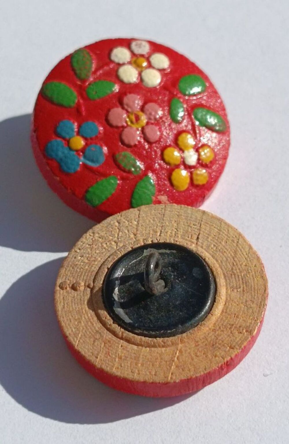 S&eacute;lection de 14 boutons vintage aux styles et mati&egrave;res vari&eacute; 