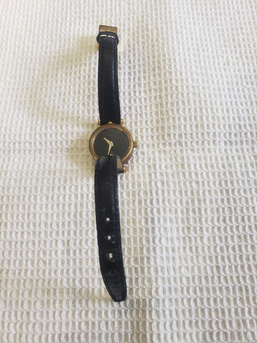 Tr&egrave;s belle montre GUCCI "VINTAGE" Bijoux et montres