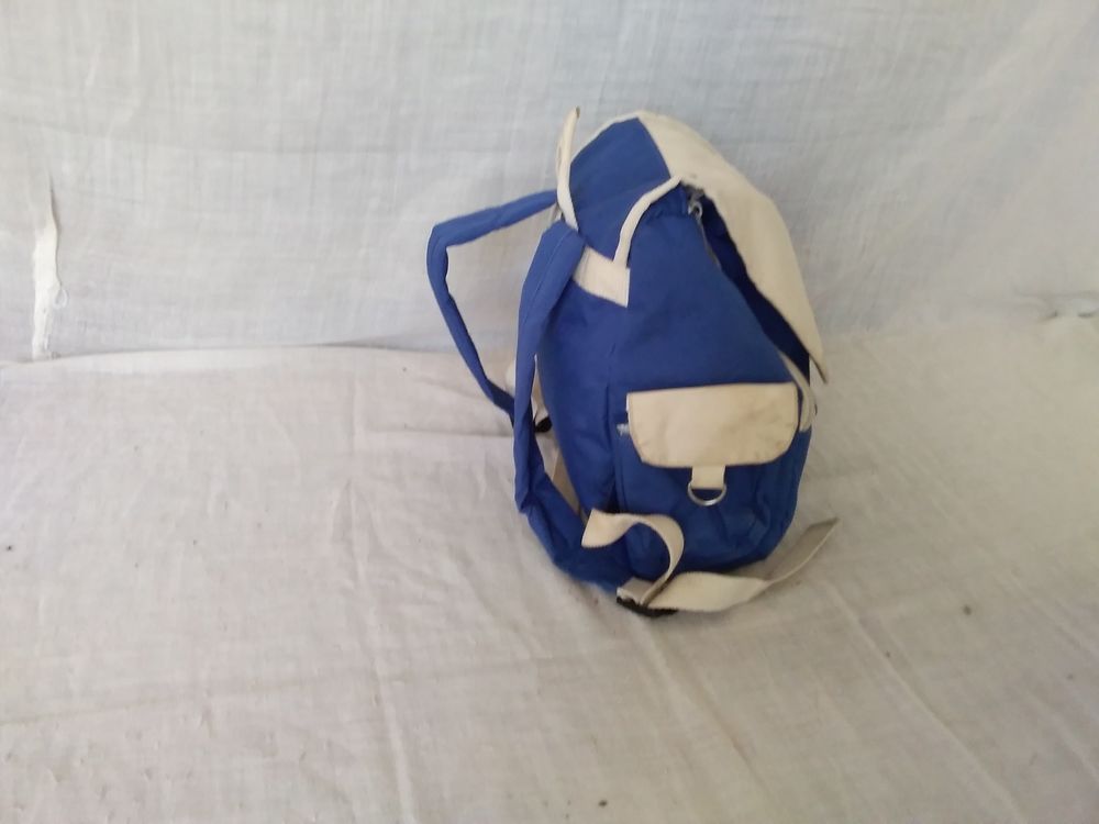 Sac &agrave; dos petit Blanc et Bleu Sports