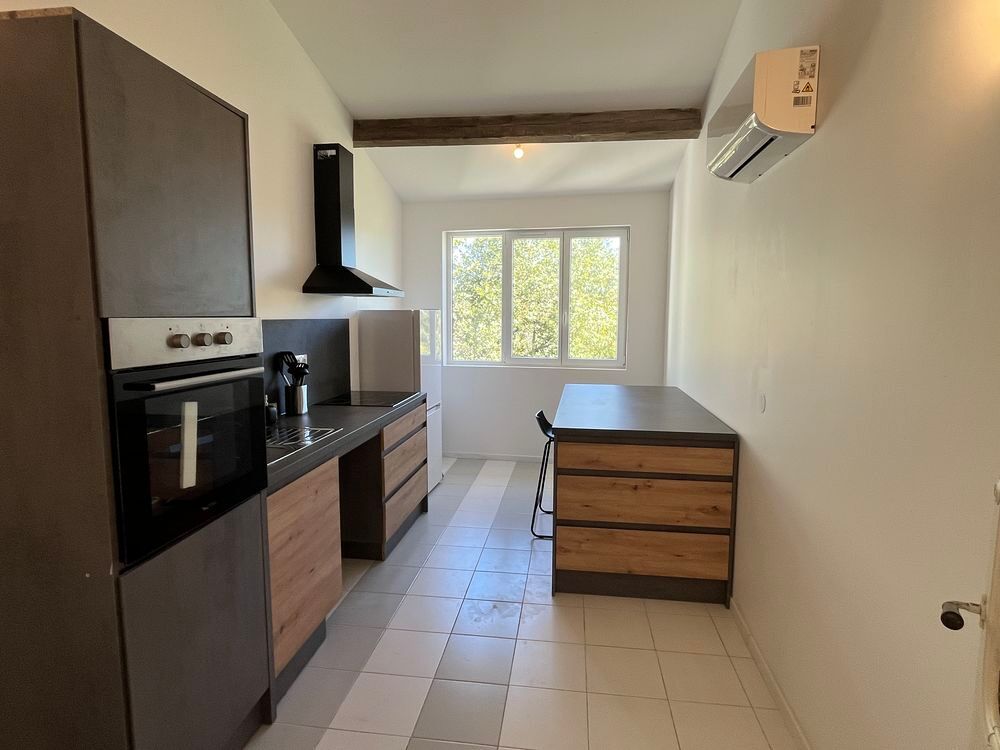 Location Atelier Bureaux 80M² + Entrepôt 230M² Rustiques