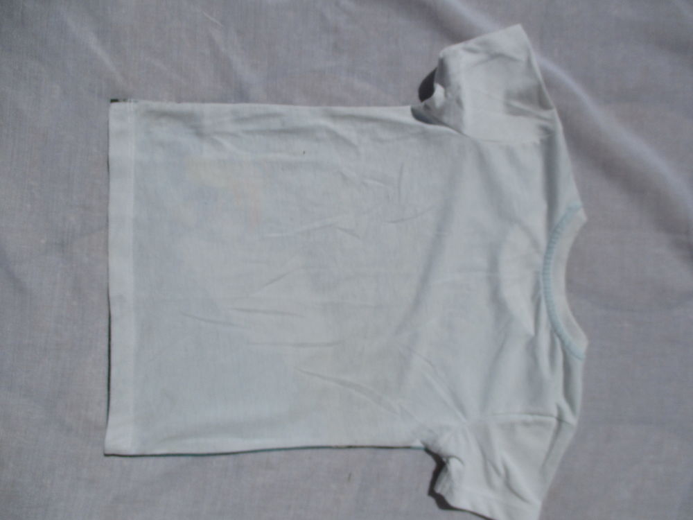 Tee-shirt avec motif sur le devant : Taille 4/5 Ans Vêtements enfants