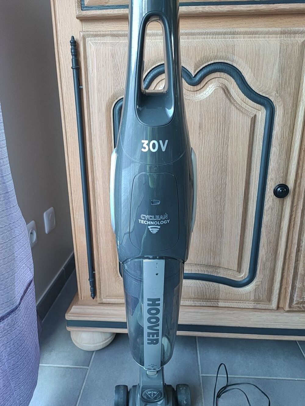 ? Aspirateur balai sans fil - Hoover ? Electrom�nager