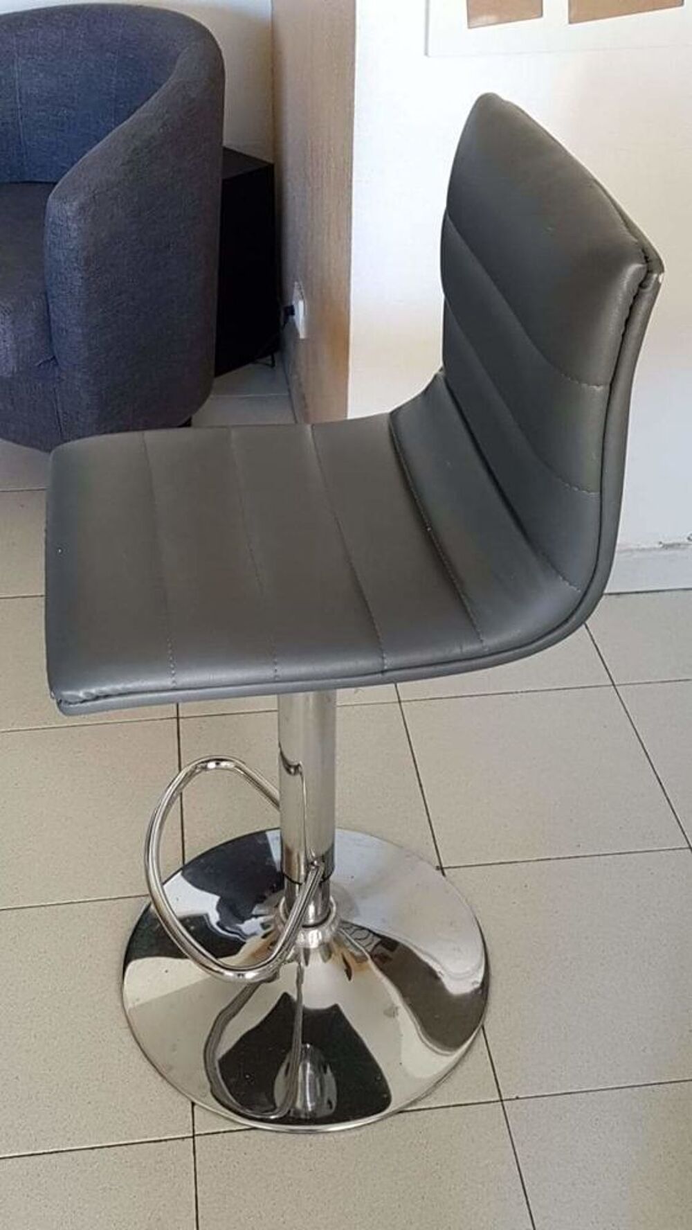 Lot 4 tabourets bar reglable gris 
Meubles