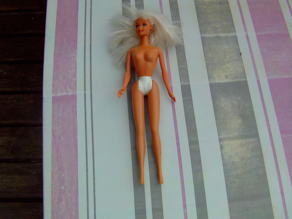 Poup&eacute;e Barbie Jeux / jouets