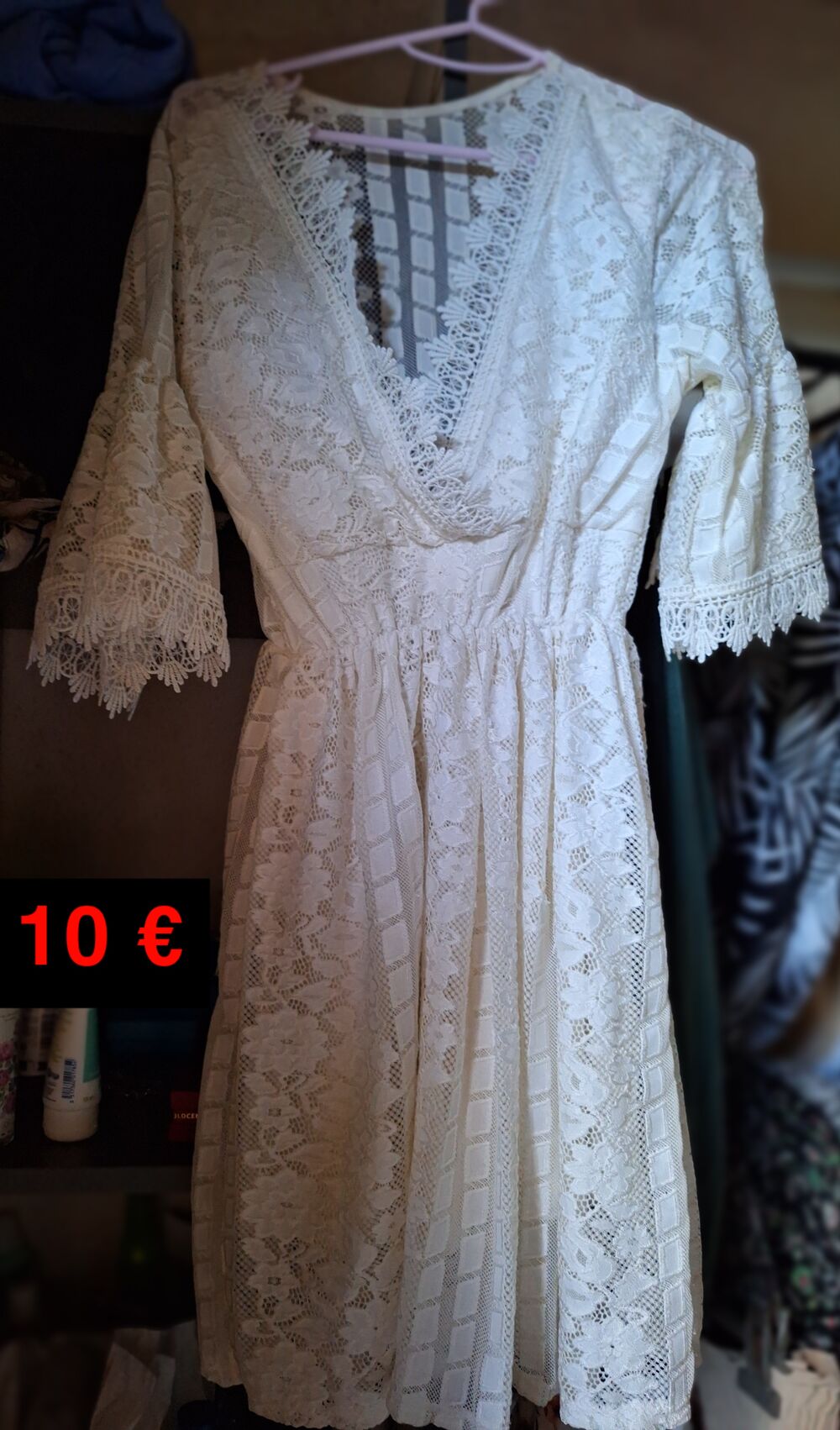 3 robes et un patajupe jamais mis. Vêtements
