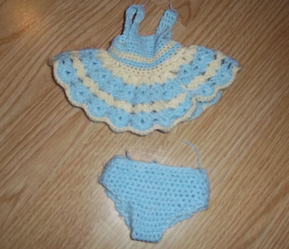 Robe et culotte tricot pour petite poup&eacute;e 30 cm Jeux / jouets