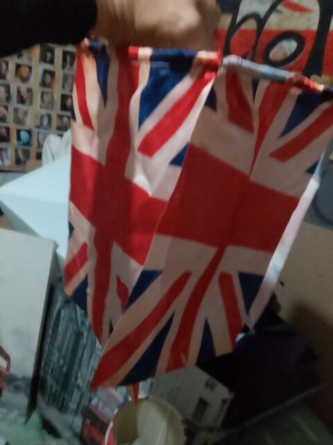 2 luminaires deco london. 
17 Roujan (34)