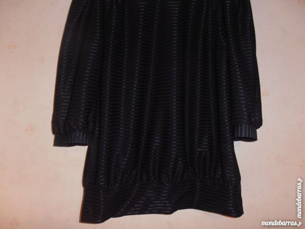 Tunique noire satin&eacute;e (68) Vêtements