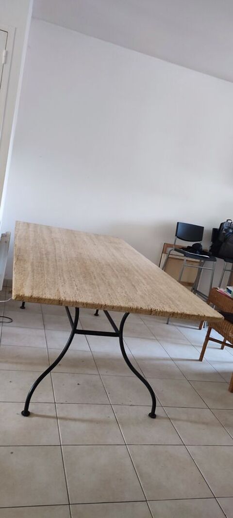 Table travertin 200x100x3 très bon état prix négociable. 800 Pornichet (44)