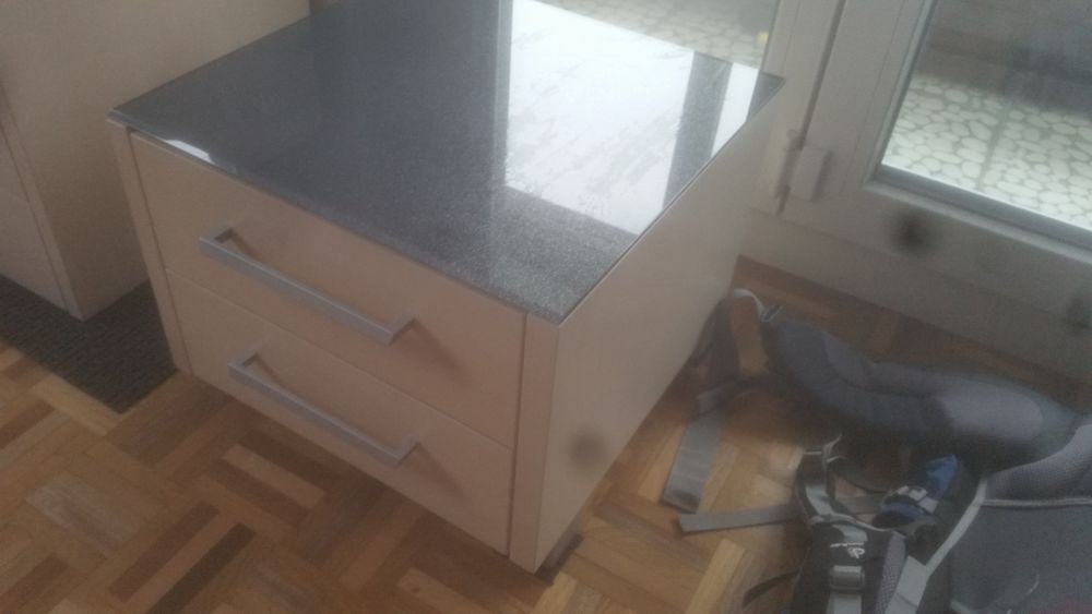 2 jolies tables de chevet 45x44 h 34.5 cm Meubles