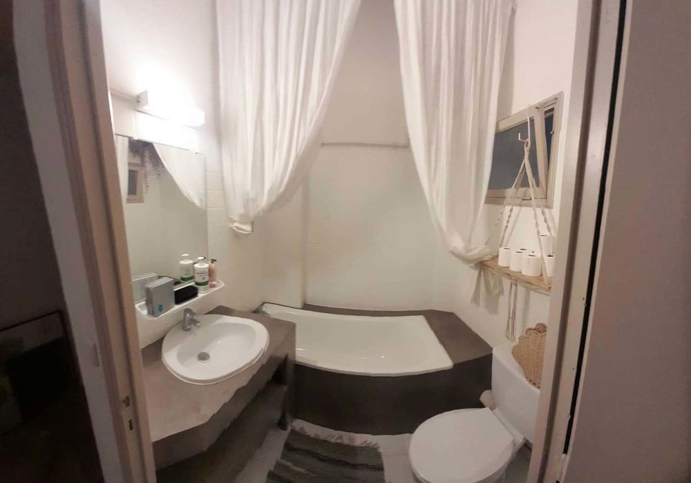 Vente Appartement APPARTEMENT 2 PIECES DONNANT SUR LA PLACE DU MARCHE Nîmes