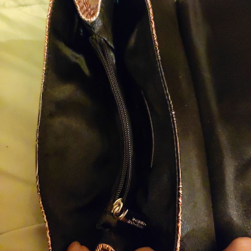 Sac vintage cuir vegan fa&ccedil;on reptile. Maroquinerie