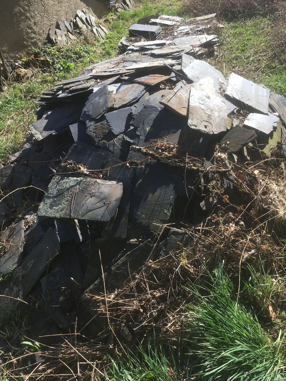 Lot ardoise de toiture taill&eacute; main
Bricolage