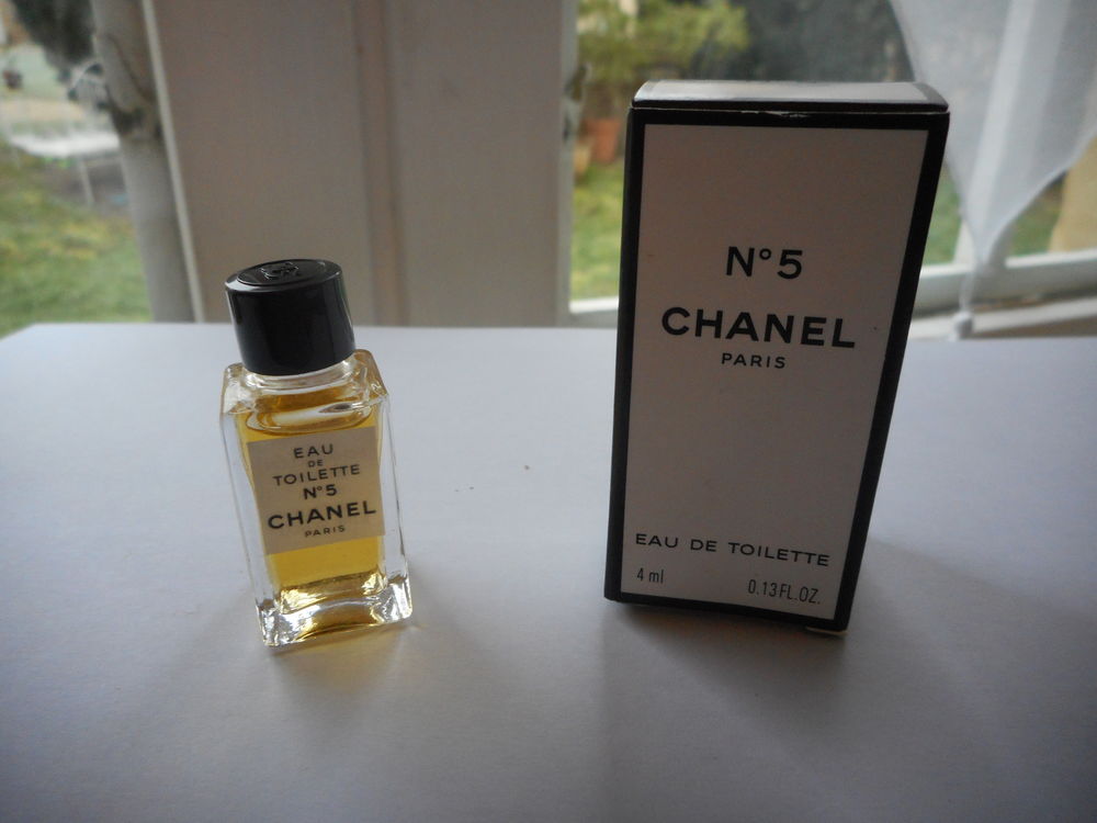 miniature de parfum n&deg;5 de Chan. 