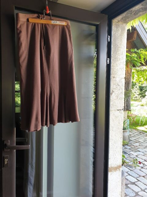 Veste courte et jupe mi-longue marron en polyamide, vintage 10 Mouxy (73)
