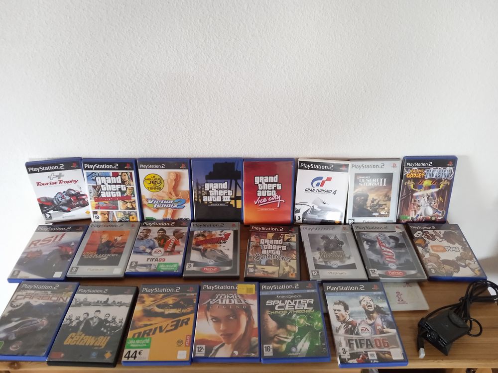 Console PS2 +22 jeux + 3 manettes + 3 cartes m&eacute;moires Consoles et jeux vidéos