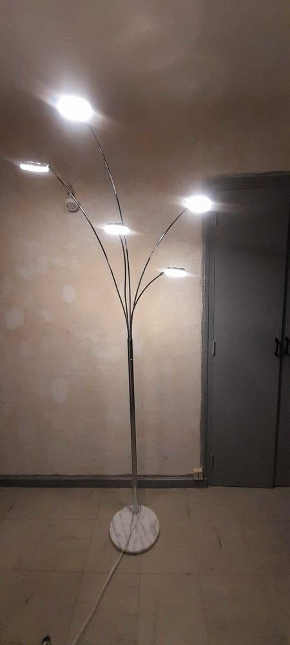 lampe Led . pied en marbre Décoration