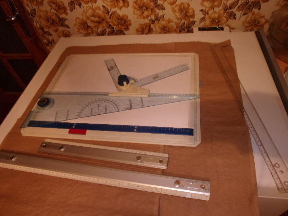 Planche &agrave; Dessin de Bureau format A3
Faire offre en € Meubles