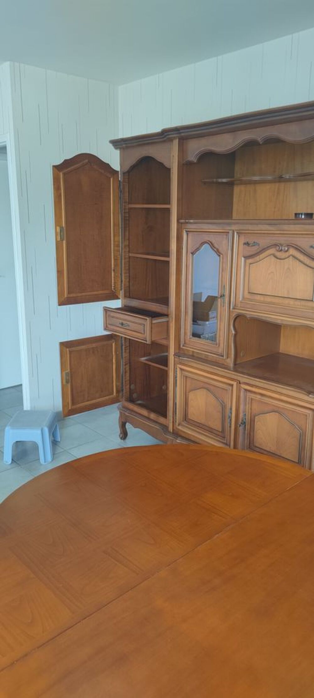 Salle &agrave; manger
Meubles
