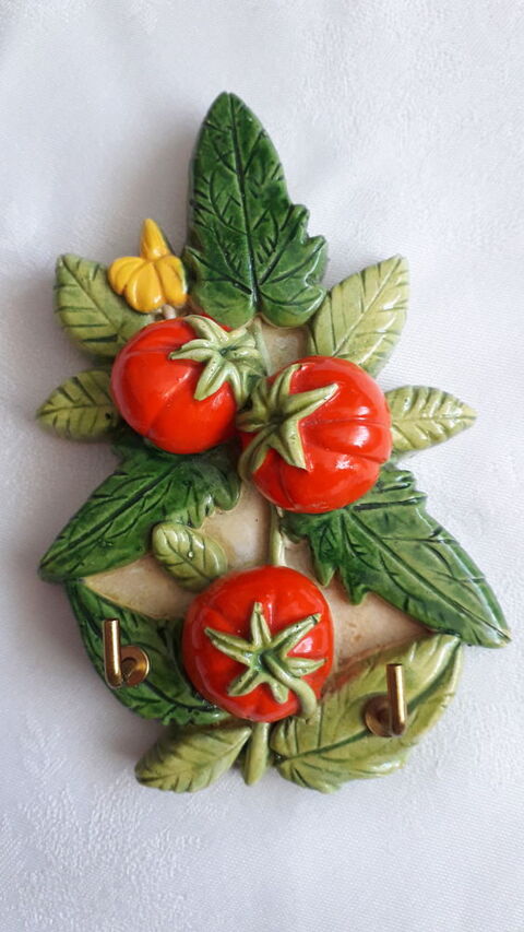 Accroche torchons ou accroche cl�s mural de Vallauris
31 Salon-de-Provence (13)