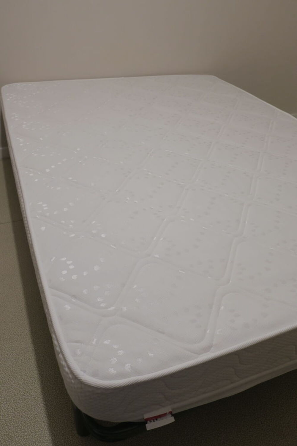 Matelas BULTEX + sommier cadre &agrave; lattes Meubles