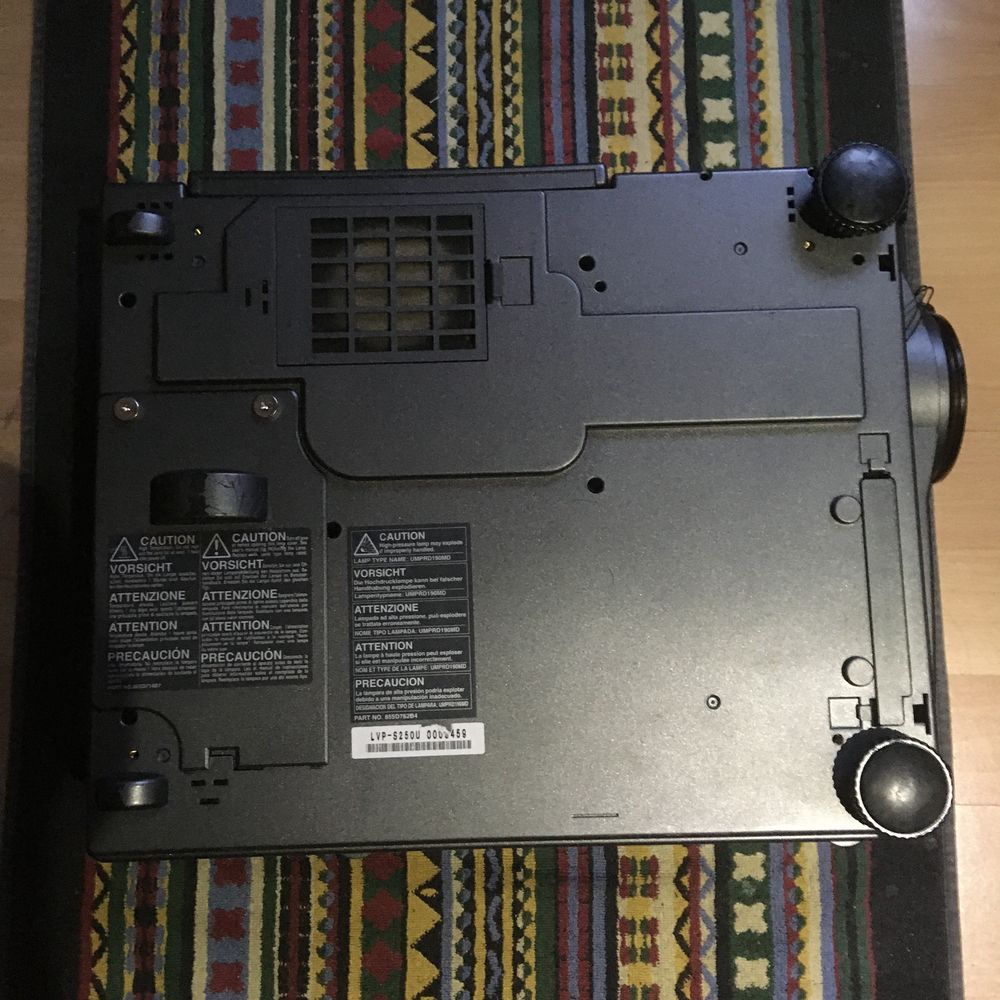 vid&eacute;o-projecteur LVP S 250 Mitsubishi Photos/Video/TV