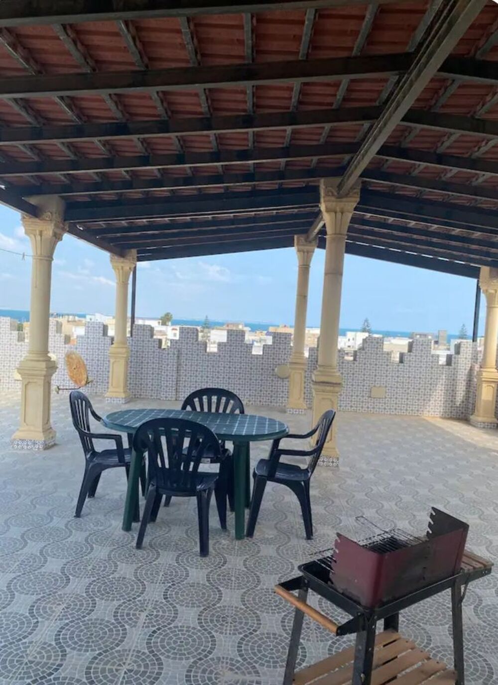 Vente Maison MAGNIFIQUE VILLA 3 ETAGES. Soliman plage (Tunisie)