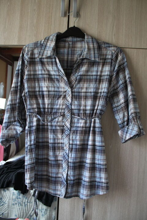 Blouse � carreaux bleu gris marron fil argent� taille 44
20 Monceaux (60)
