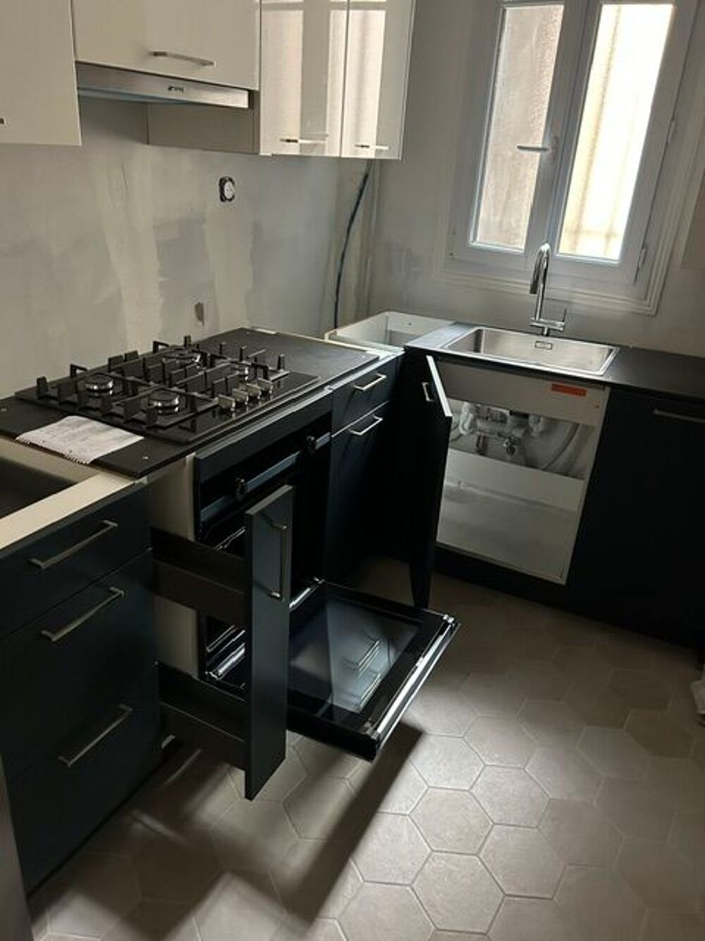Cuisine &eacute;quip&eacute;e neuve Meubles