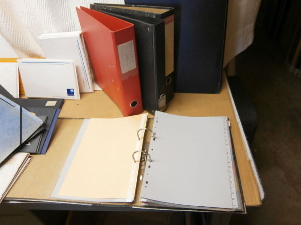 Fournitures scolaires, de bureaux, classeurs divers formats Bricolage