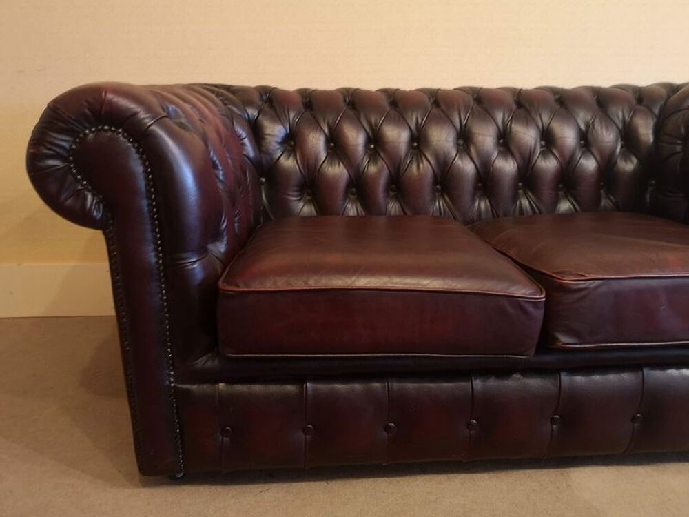 Canap&eacute; chesterfield cuir bordeaux deux places Meubles