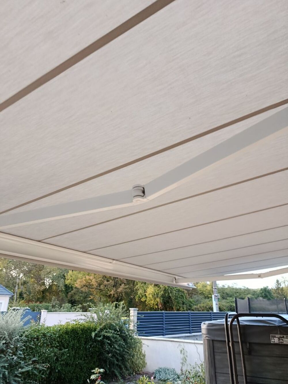 STORE BANNE COFFRE MOTORIS&Eacute; L5560X3000mm NEUF + LAMBREQUIN Jardin