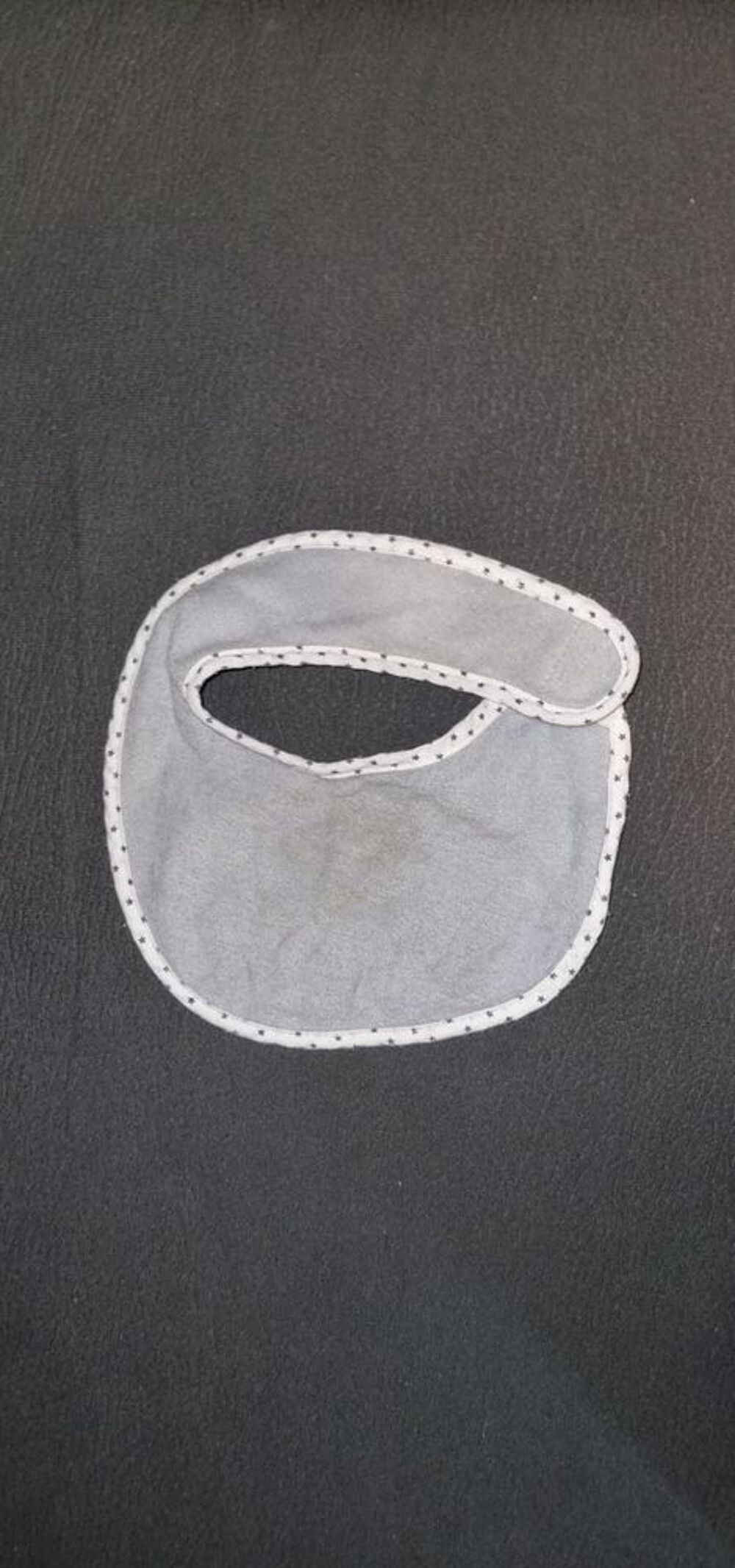 Bavoir gris Kiabi ? 100% coton Puériculture