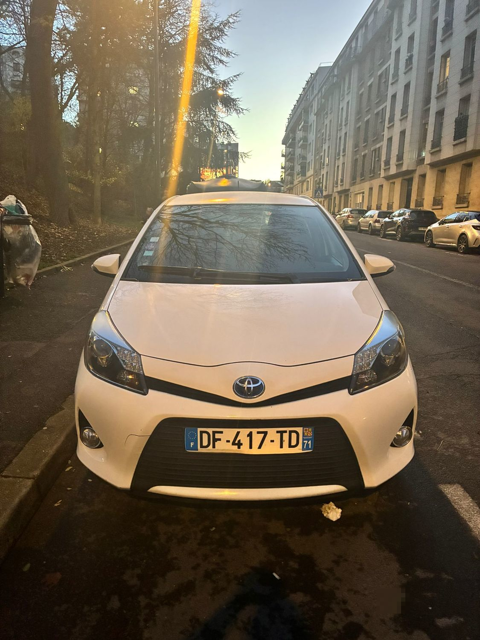 Toyota yaris 100h Dynamic