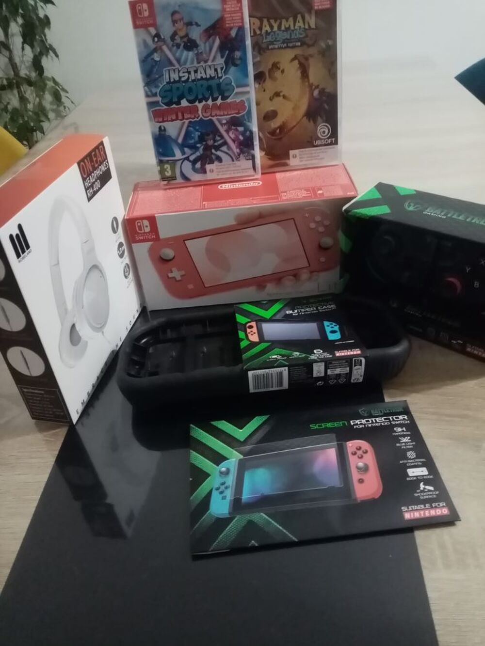 Switch neuve rose avec tout accessoire Consoles et jeux vidos