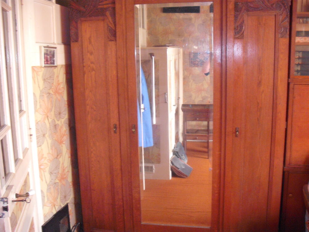 Armoire de rangements de linge. Penderie. Meubles