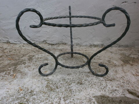 Support pot de fleurs fer forg� 5 Courchelettes (59)