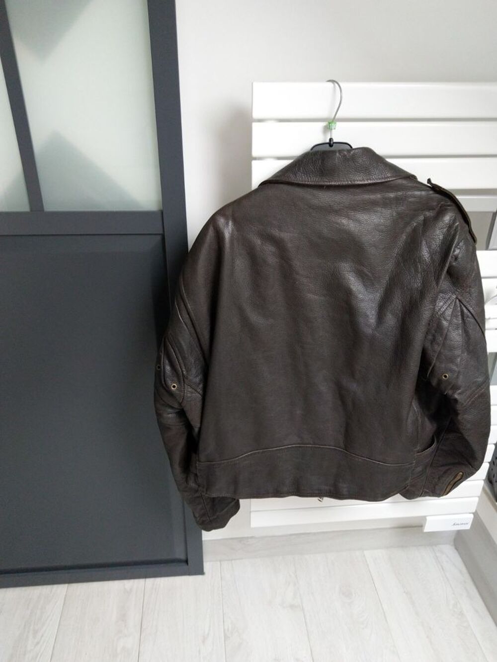 Blouson cuir Vent Couvert
Vêtements
