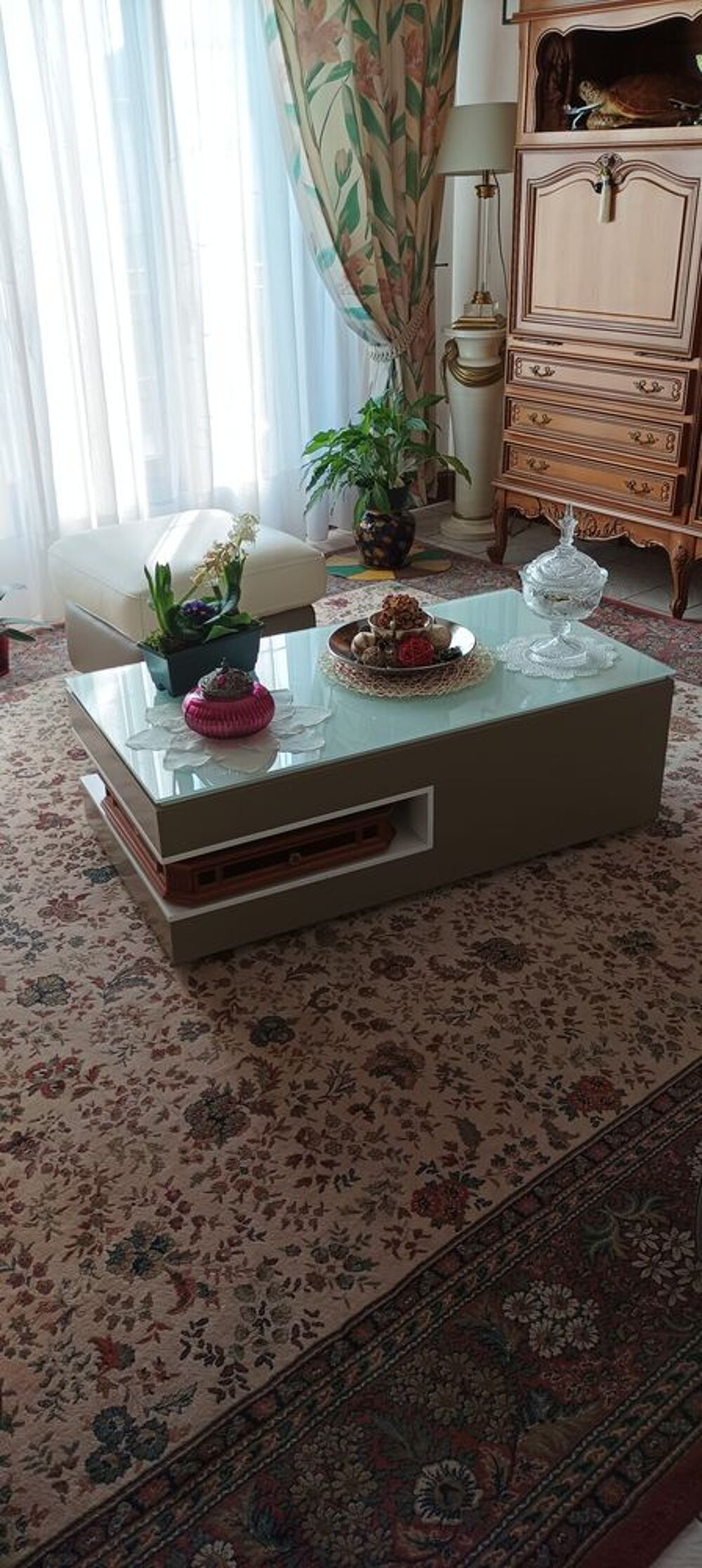 Salon complet en cuir v&eacute;ritable. Meubles