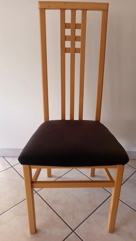 6 chaises en h�tre massif TB �tat 149 Martinet (85)