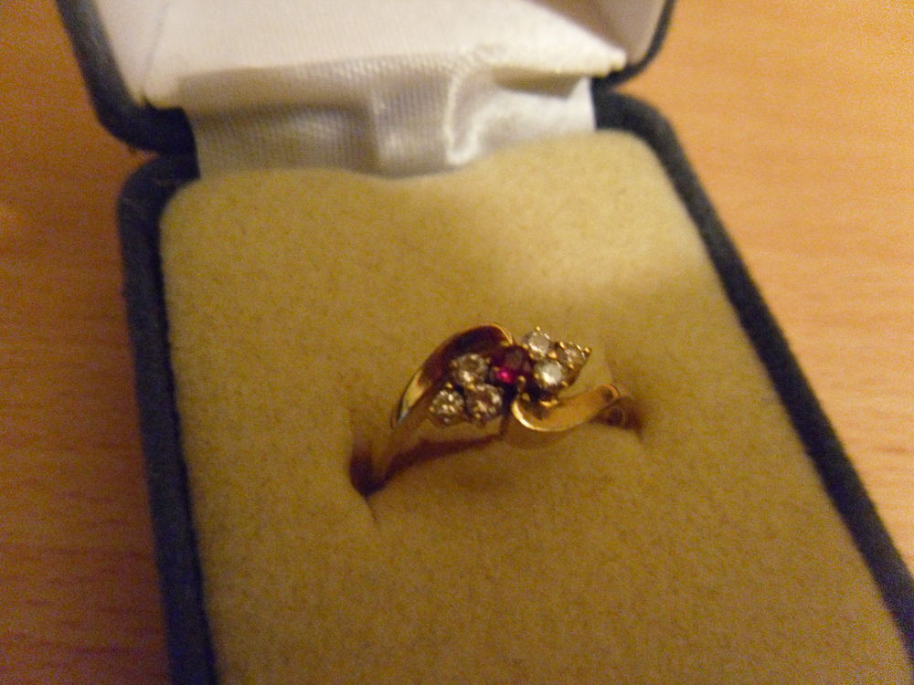 Belle Bague avec pierre Rubis &amp; 6 Diamants, 14k Bijoux et montres