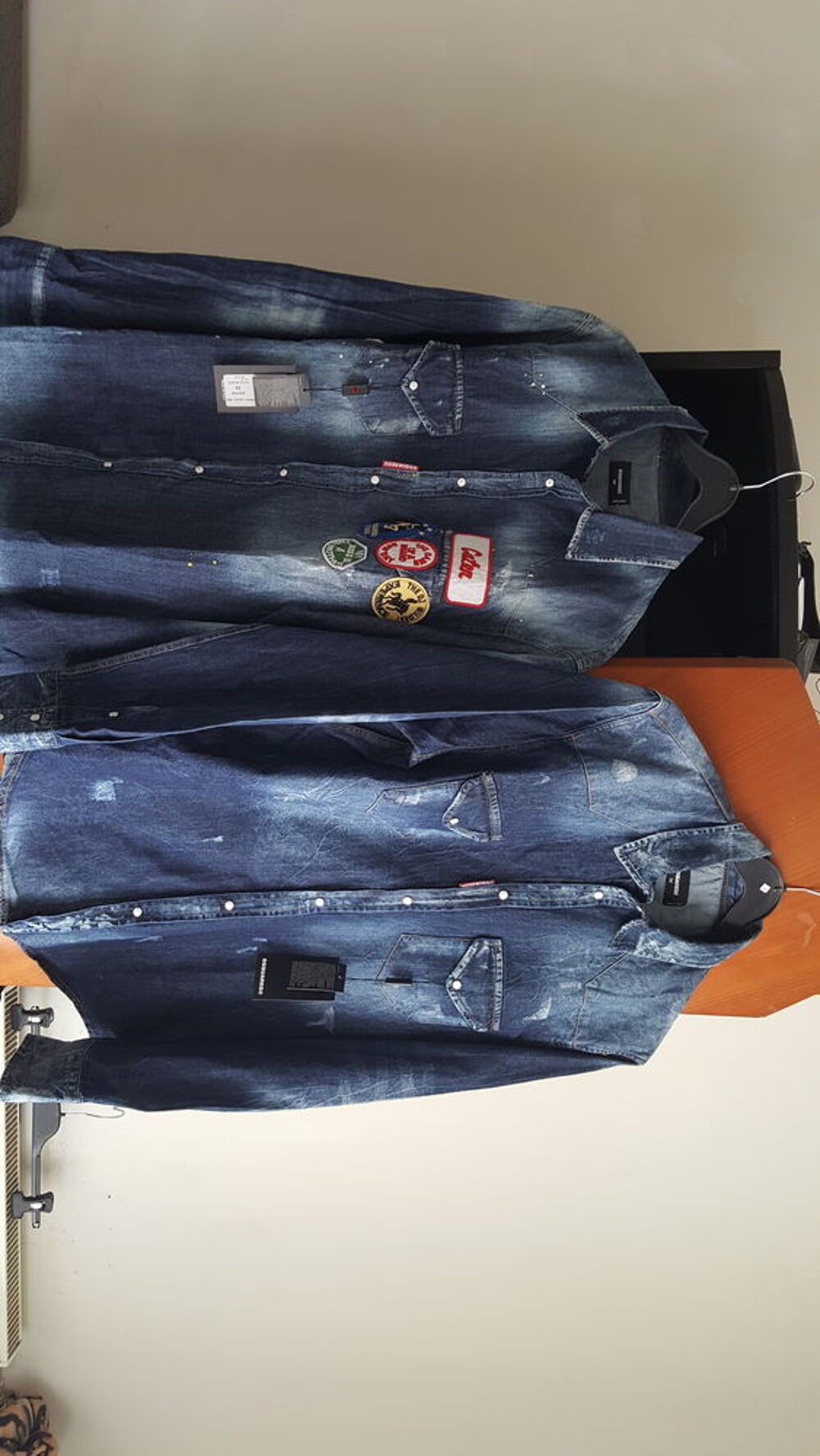 2 chemises Jean dsquared2 bleu neuve taille 54 et 52. Vêtements