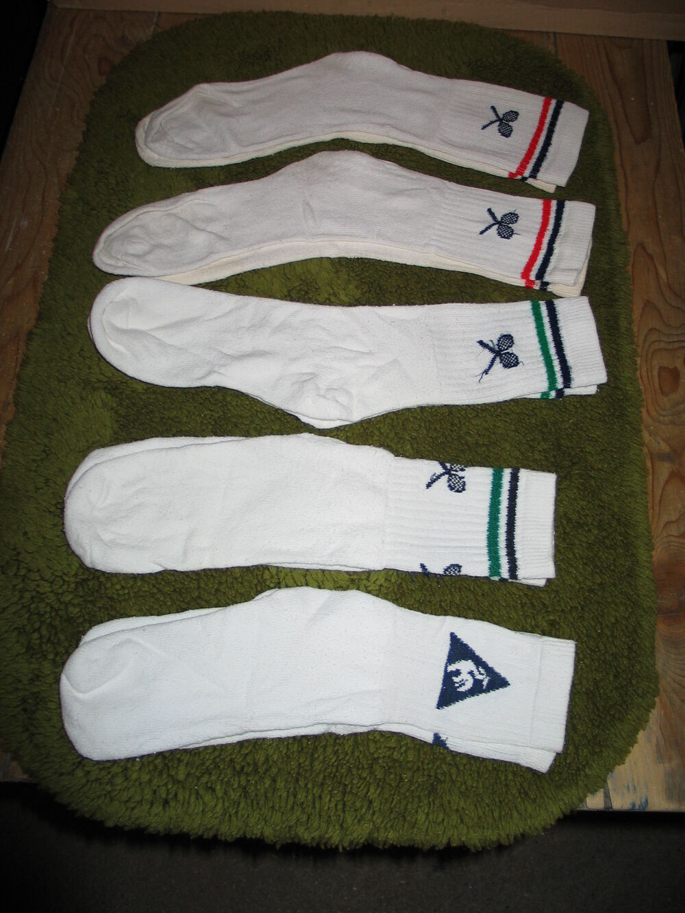 Chaussettes neuves &eacute;tiquet&eacute;es Vêtements