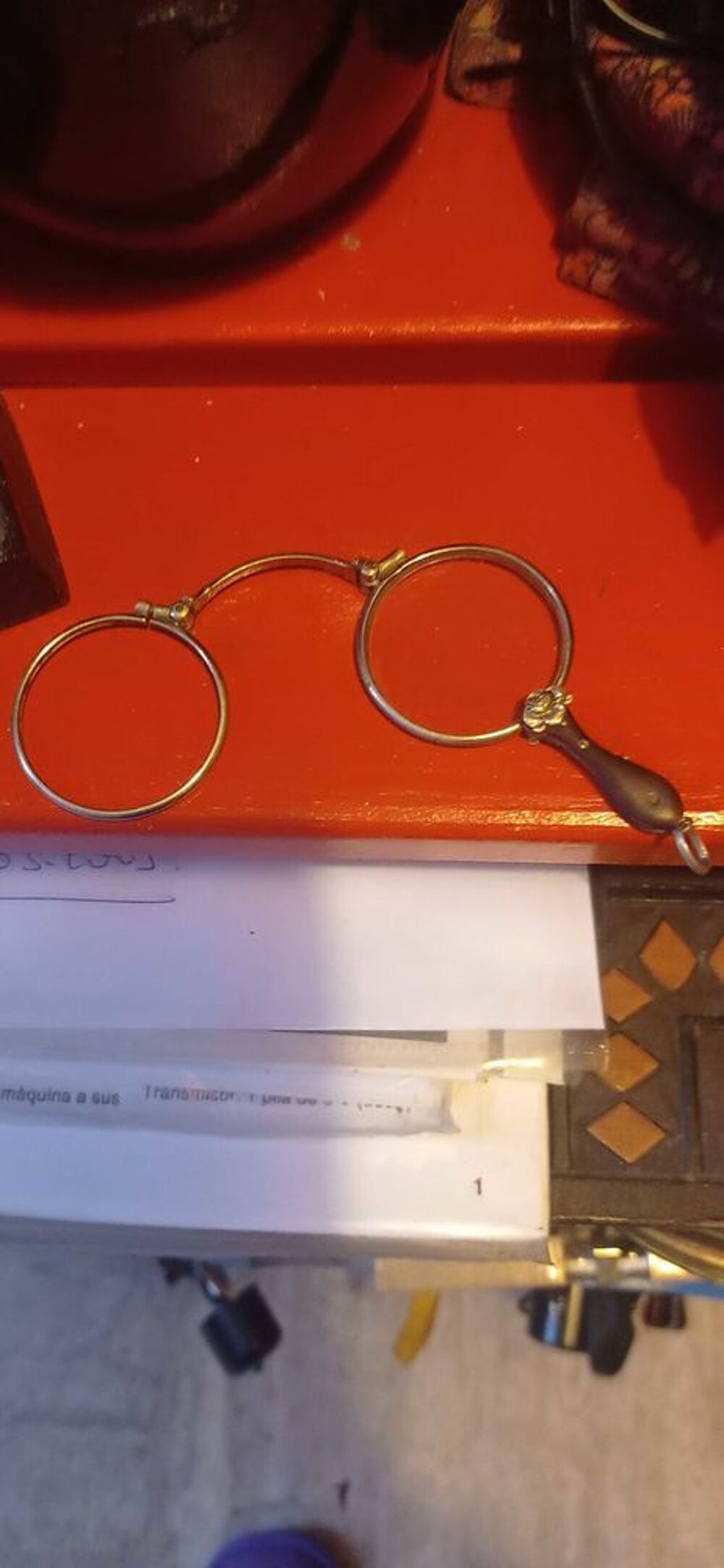 binocle tr&egrave;s ancienne avec un verre manquant 