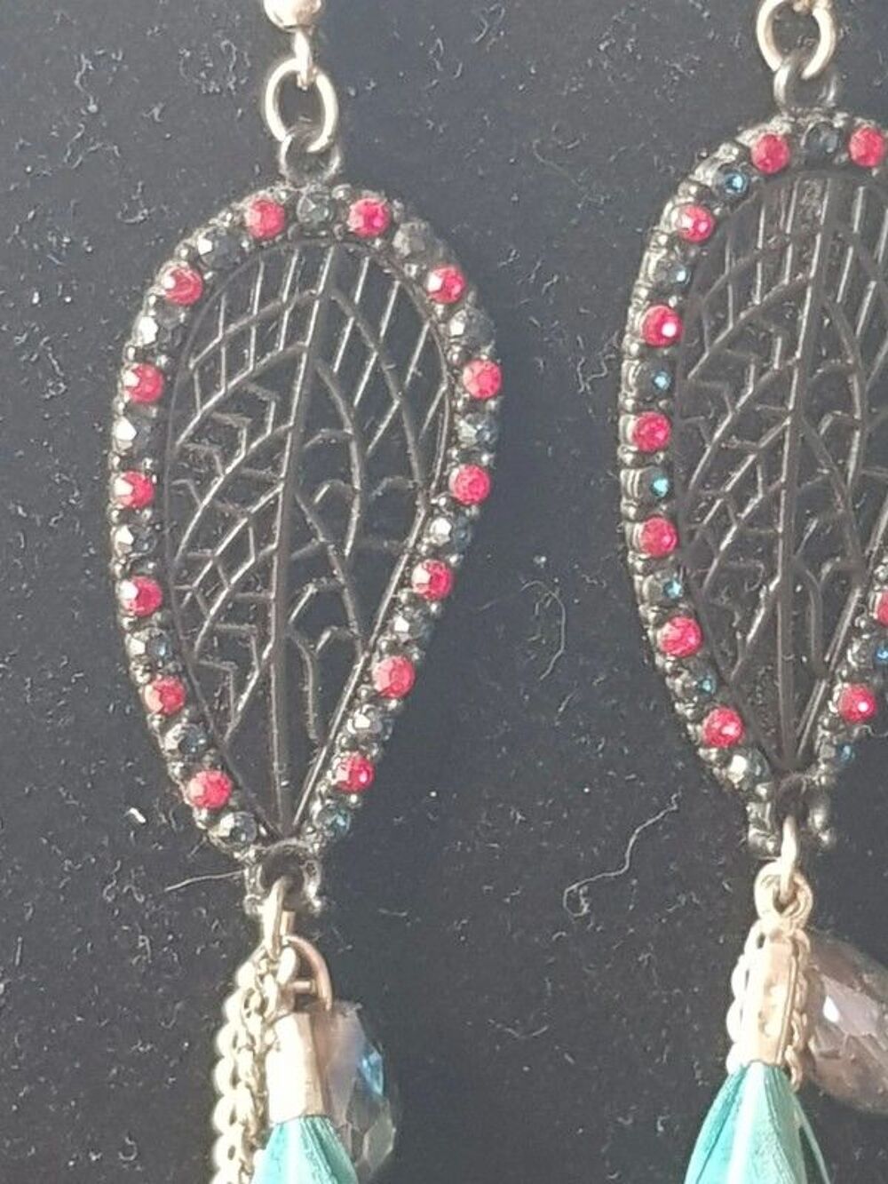 Boucles d oreilles pendantes &agrave; plumes 18 cm neuve m&eacute;tal arge Bijoux et montres