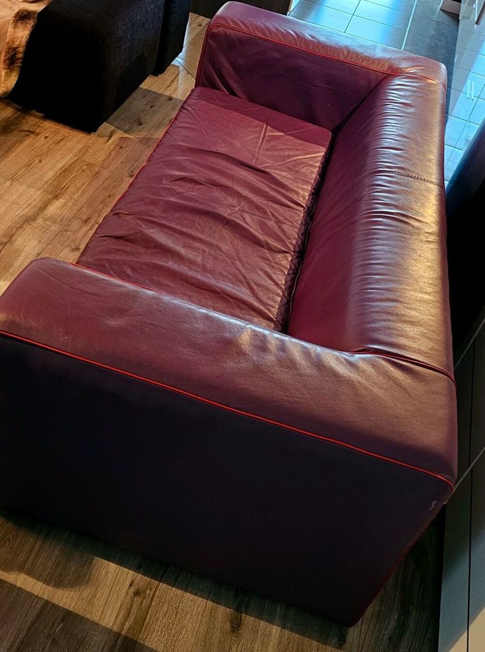 Canap&eacute; cuir violet 3 places 2 m&egrave;tres - bon &eacute;tat Meubles