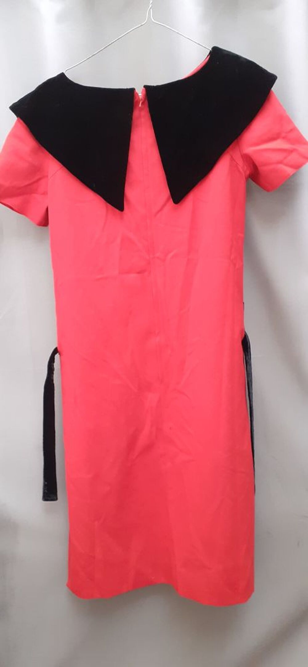 COURREGE - robe ann&eacute;e 60 / 70 Vêtements